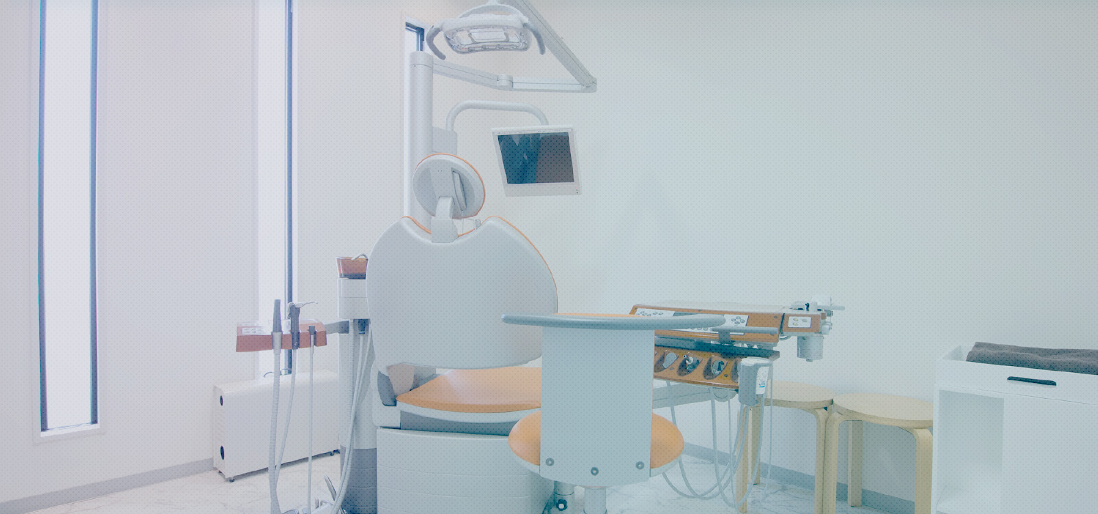 START OF THE ART KNOWLEDGE AND TECHNOLOGY 最先端の知識と技術で理想の歯科治療を すべての歯科医師・歯科衛生士がマイクロスコープを活用し治療の質にこだわります